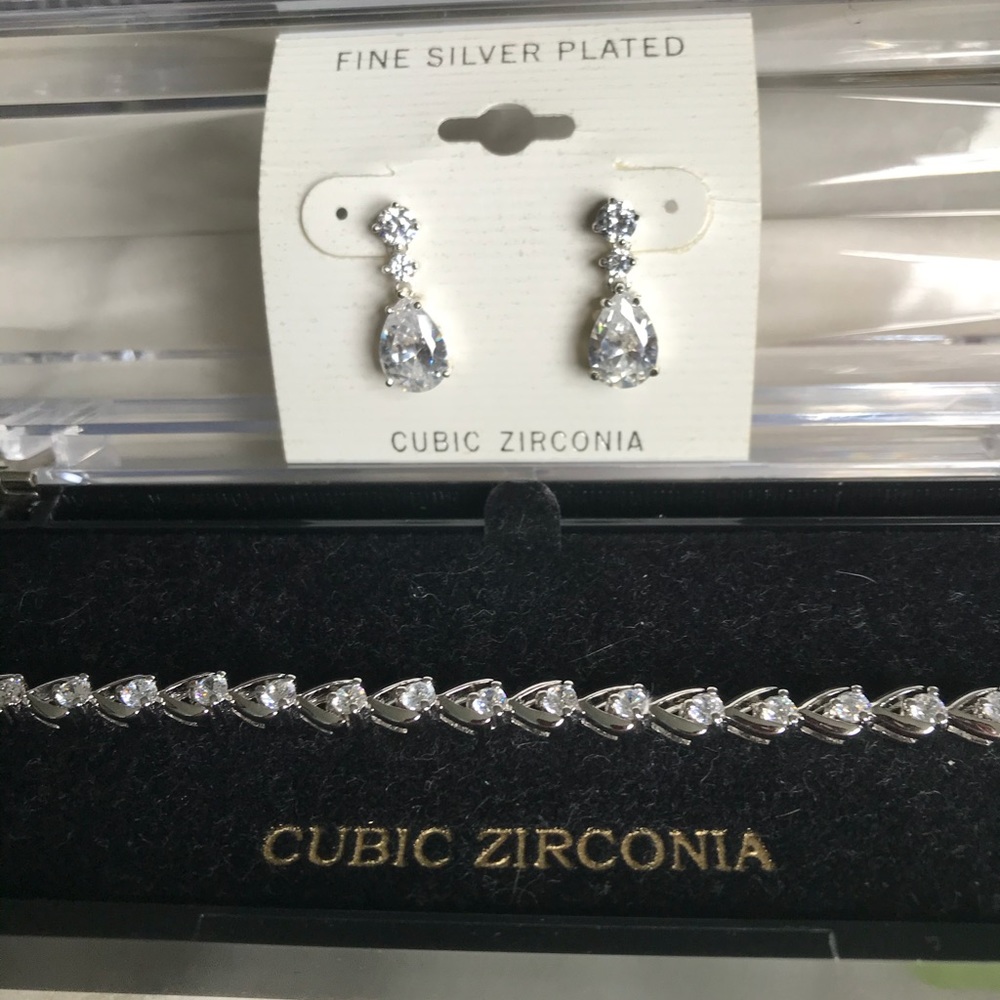 Bracelet and earrings